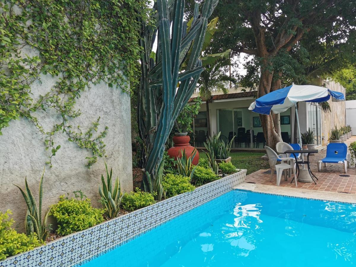 Hotel Las Dalias Inn Merida Exterior photo