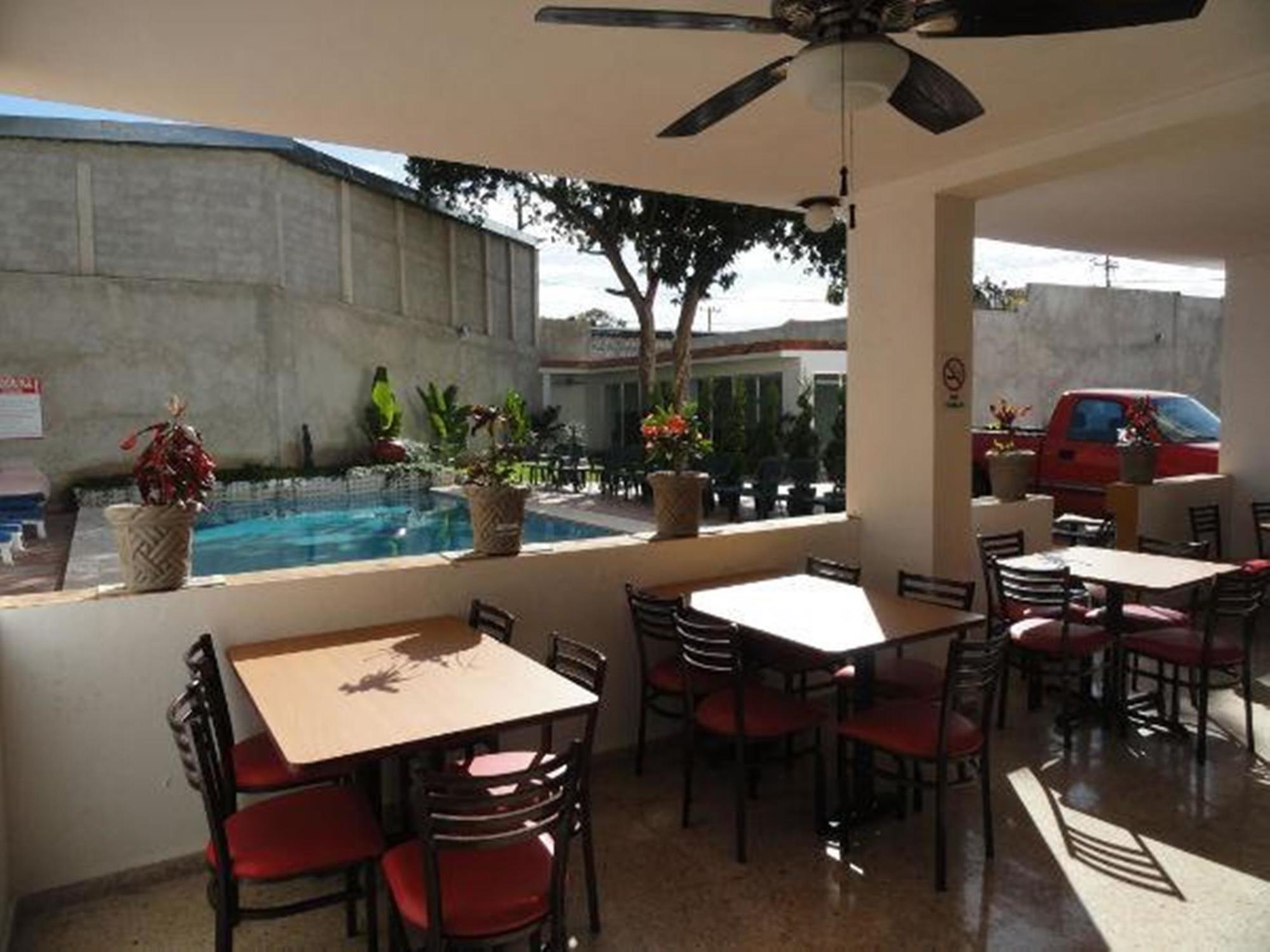 Hotel Las Dalias Inn Merida Exterior photo