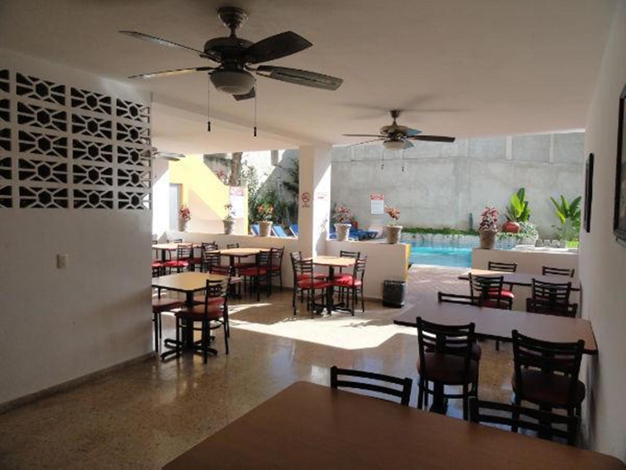 Hotel Las Dalias Inn Merida Exterior photo