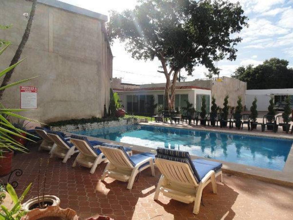 Hotel Las Dalias Inn Merida Exterior photo