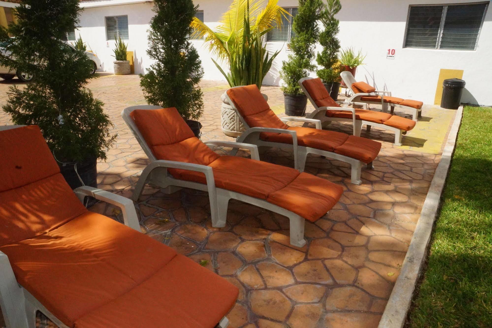 Hotel Las Dalias Inn Merida Exterior photo