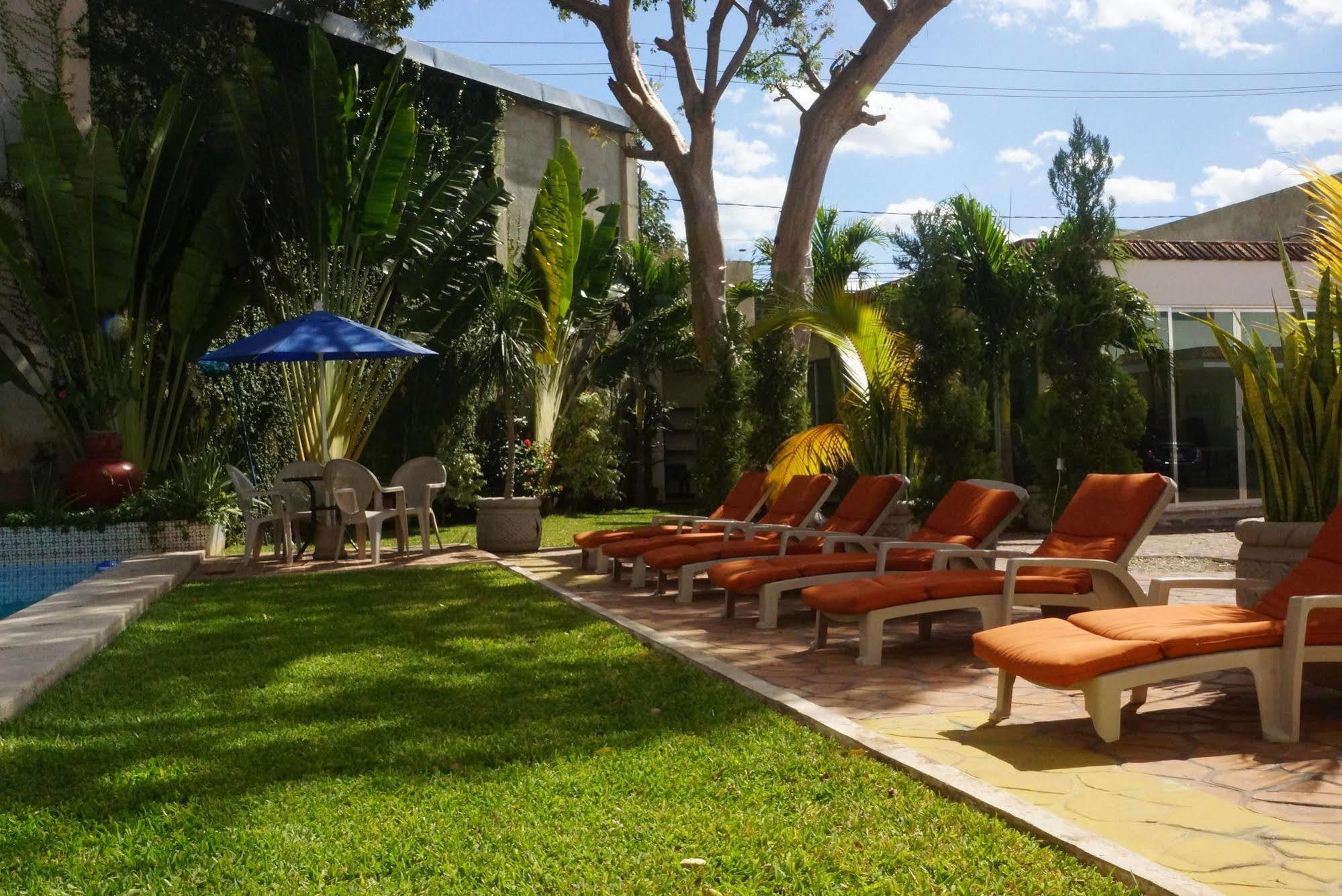 Hotel Las Dalias Inn Merida Exterior photo